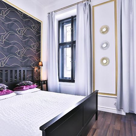 Two-Bedroom Haven In The Old Town Прага Экстерьер фото